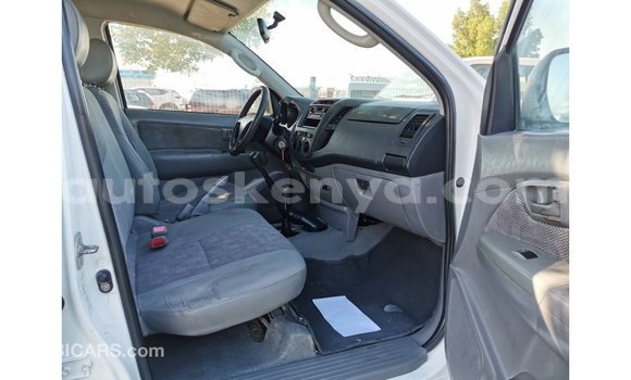 Buy Import Toyota Hilux White Car in Import - Dubai in Central Kenya Buy Import Toyota Hilux White Car in Import - Dubai in Central Kenya