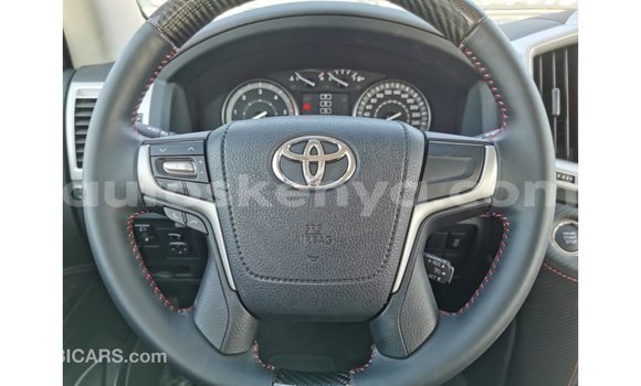 Buy Import Toyota Land Cruiser White Car in Import - Dubai in Central Kenya Buy Import Toyota Land Cruiser White Car in Import - Dubai in Central Kenya