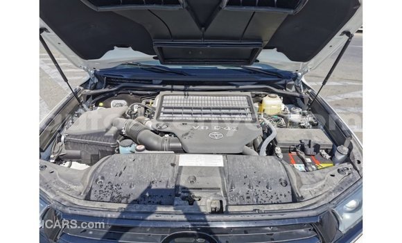 Buy Import Toyota Land Cruiser White Car in Import - Dubai in Central Kenya Buy Import Toyota Land Cruiser White Car in Import - Dubai in Central Kenya