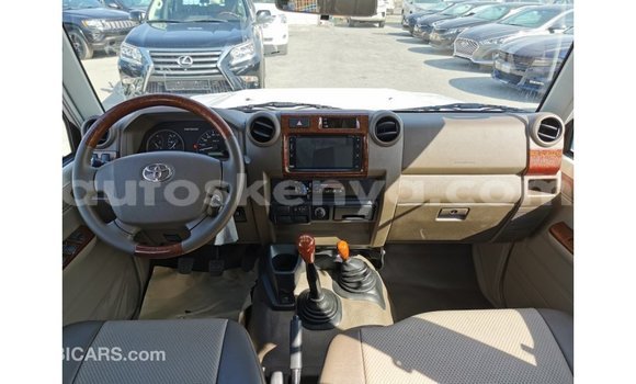 Nunua Imported Toyota Land Cruiser Nyeupe Gari ndani ya Import - Dubai nchini Kati Kenya Nunua Imported Toyota Land Cruiser Nyeupe Gari ndani ya Import - Dubai nchini Kati Kenya