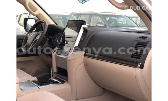 Nunua Imported Toyota Land Cruiser Nyeupe Gari ndani ya Import - Dubai nchini Kati Kenya Nunua Imported Toyota Land Cruiser Nyeupe Gari ndani ya Import - Dubai nchini Kati Kenya