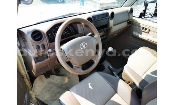 Imported Toyota Land Cruiser Beige Makiinaa iti Import - Dubai keessatti Central Kenya keessatti Imported Toyota Land Cruiser Beige Makiinaa iti Import - Dubai keessatti Central Kenya keessatti