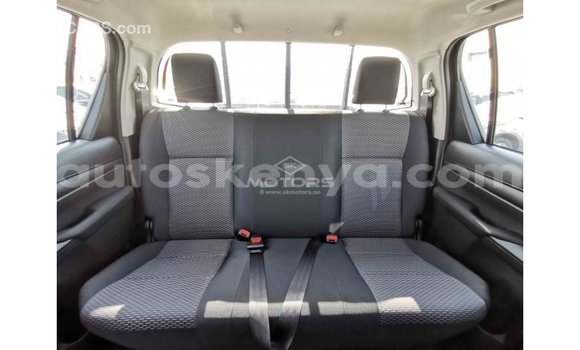 Nunua Imported Toyota Hilux Nyeusi Gari ndani ya Import - Dubai nchini Kati Kenya Nunua Imported Toyota Hilux Nyeusi Gari ndani ya Import - Dubai nchini Kati Kenya
