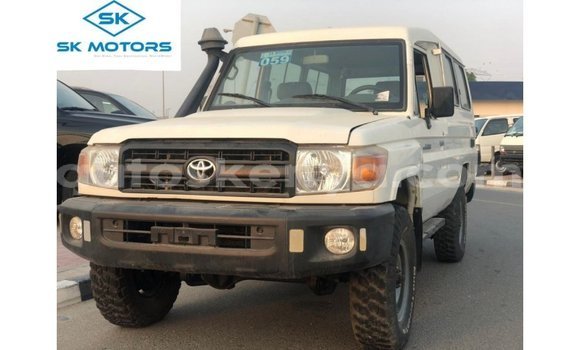 Buy Import Toyota Land Cruiser White Car in Import - Dubai in Central Kenya Buy Import Toyota Land Cruiser White Car in Import - Dubai in Central Kenya