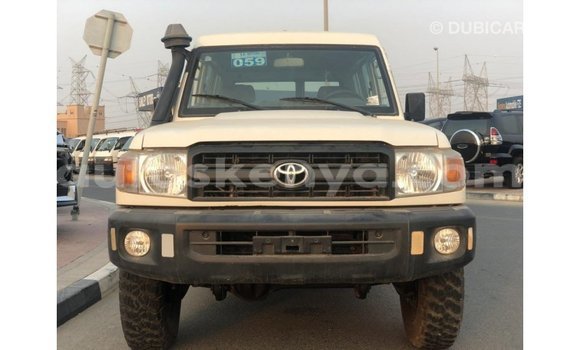 Buy Import Toyota Land Cruiser White Car in Import - Dubai in Central Kenya Buy Import Toyota Land Cruiser White Car in Import - Dubai in Central Kenya