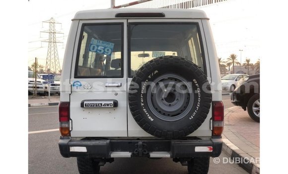 Buy Import Toyota Land Cruiser White Car in Import - Dubai in Central Kenya Buy Import Toyota Land Cruiser White Car in Import - Dubai in Central Kenya