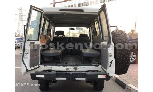 Buy Import Toyota Land Cruiser White Car in Import - Dubai in Central Kenya Buy Import Toyota Land Cruiser White Car in Import - Dubai in Central Kenya