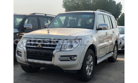 Imported Mitsubishi Pajero White Makiinaa iti Import - Dubai keessatti Central Kenya keessatti Imported Mitsubishi Pajero White Makiinaa iti Import - Dubai keessatti Central Kenya keessatti