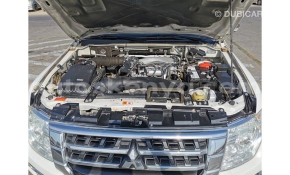 Imported Mitsubishi Pajero White Makiinaa iti Import - Dubai keessatti Central Kenya keessatti Imported Mitsubishi Pajero White Makiinaa iti Import - Dubai keessatti Central Kenya keessatti