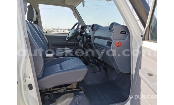 Imported Toyota Land Cruiser White Makiinaa iti Import - Dubai keessatti Central Kenya keessatti Imported Toyota Land Cruiser White Makiinaa iti Import - Dubai keessatti Central Kenya keessatti
