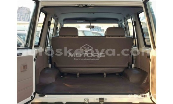 Imported Toyota Land Cruiser White Makiinaa iti Import - Dubai keessatti Central Kenya keessatti Imported Toyota Land Cruiser White Makiinaa iti Import - Dubai keessatti Central Kenya keessatti