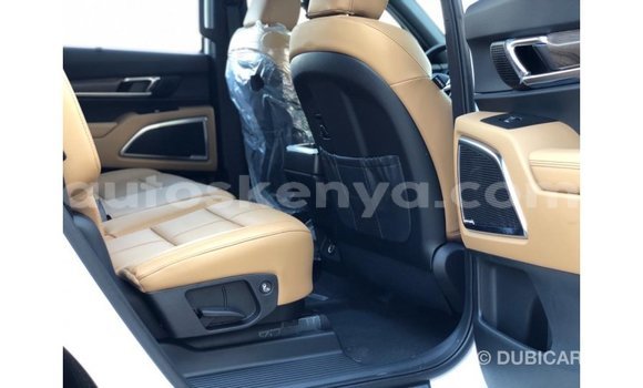 Imported Kia Carens White Makiinaa iti Import - Dubai keessatti Central Kenya keessatti Imported Kia Carens White Makiinaa iti Import - Dubai keessatti Central Kenya keessatti