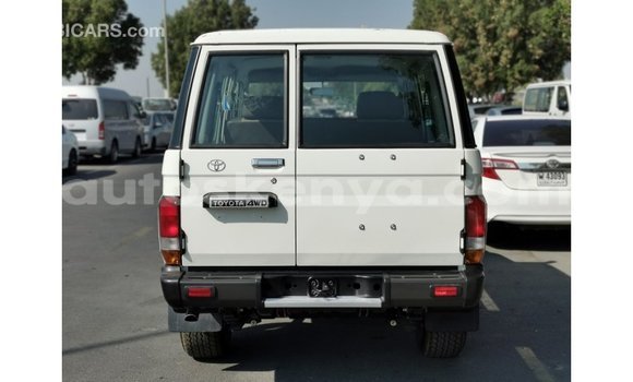 Nunua Imported Toyota Land Cruiser Nyeupe Gari ndani ya Import - Dubai nchini Kati Kenya Nunua Imported Toyota Land Cruiser Nyeupe Gari ndani ya Import - Dubai nchini Kati Kenya