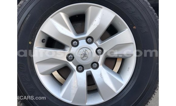 Nunua Imported Toyota Hilux Nyeupe Gari ndani ya Import - Dubai nchini Kati Kenya Nunua Imported Toyota Hilux Nyeupe Gari ndani ya Import - Dubai nchini Kati Kenya