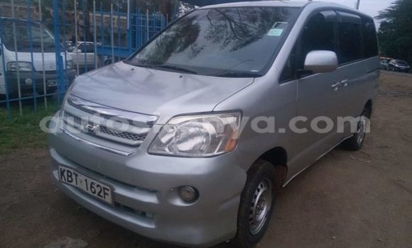 Oofamaa Toyota Noah Silver Makiinaa iti Limuru keessatti Nairobi keessatti Oofamaa Toyota Noah Silver Makiinaa iti Limuru keessatti Nairobi keessatti