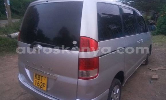 Oofamaa Toyota Noah Silver Makiinaa iti Limuru keessatti Nairobi keessatti Oofamaa Toyota Noah Silver Makiinaa iti Limuru keessatti Nairobi keessatti