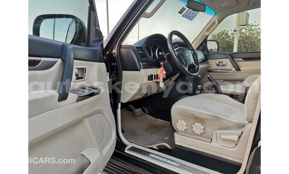 Nunua Imported Mitsubishi Pajero Nyeusi Gari ndani ya Import - Dubai nchini Kati Kenya Nunua Imported Mitsubishi Pajero Nyeusi Gari ndani ya Import - Dubai nchini Kati Kenya