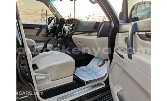 Nunua Imported Mitsubishi Pajero Nyeusi Gari ndani ya Import - Dubai nchini Kati Kenya Nunua Imported Mitsubishi Pajero Nyeusi Gari ndani ya Import - Dubai nchini Kati Kenya