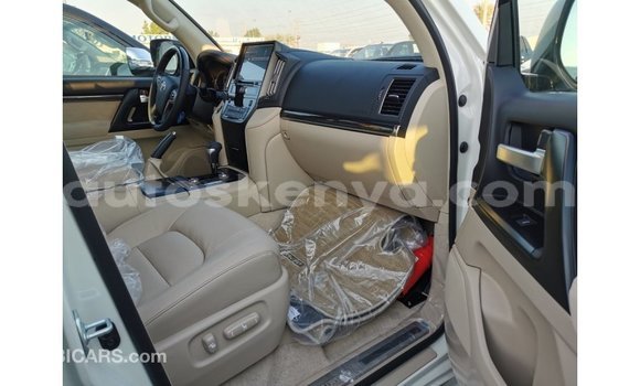 Nunua Imported Toyota Land Cruiser Nyeupe Gari ndani ya Import - Dubai nchini Kati Kenya Nunua Imported Toyota Land Cruiser Nyeupe Gari ndani ya Import - Dubai nchini Kati Kenya