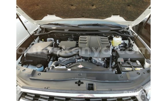 Nunua Imported Toyota Land Cruiser Nyeupe Gari ndani ya Import - Dubai nchini Kati Kenya Nunua Imported Toyota Land Cruiser Nyeupe Gari ndani ya Import - Dubai nchini Kati Kenya