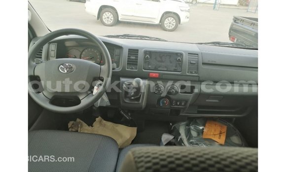 Imported Toyota DA White Netiree iti Import - Dubai keessatti Central Kenya keessatti Imported Toyota DA White Netiree iti Import - Dubai keessatti Central Kenya keessatti