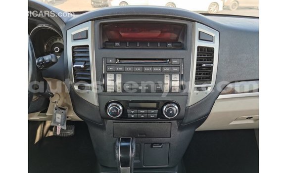 Imported Mitsubishi Pajero White Makiinaa iti Import - Dubai keessatti Central Kenya keessatti Imported Mitsubishi Pajero White Makiinaa iti Import - Dubai keessatti Central Kenya keessatti