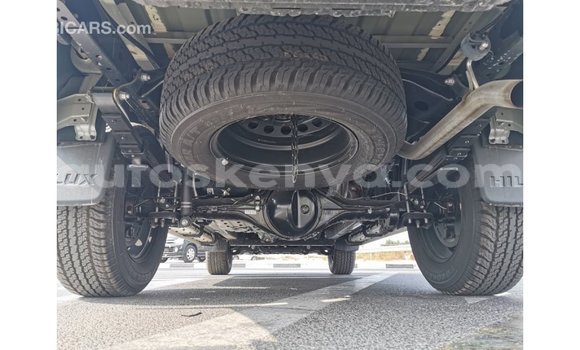 Nunua Imported Toyota Hilux Nyingine Gari ndani ya Import - Dubai nchini Kati Kenya Nunua Imported Toyota Hilux Nyingine Gari ndani ya Import - Dubai nchini Kati Kenya