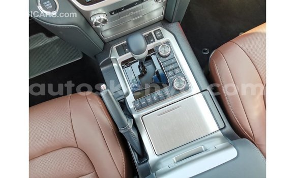 Nunua Imported Toyota Land Cruiser Nyeusi Gari ndani ya Import - Dubai nchini Kati Kenya Nunua Imported Toyota Land Cruiser Nyeusi Gari ndani ya Import - Dubai nchini Kati Kenya