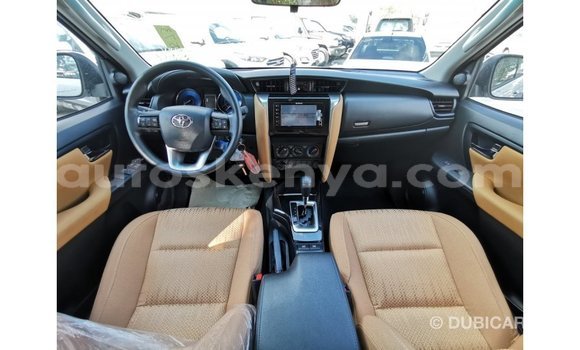 Imported Toyota Fortuner White Makiinaa iti Import - Dubai keessatti Central Kenya keessatti Imported Toyota Fortuner White Makiinaa iti Import - Dubai keessatti Central Kenya keessatti