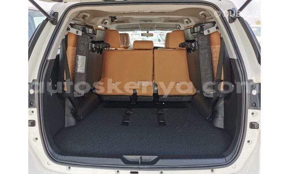 Imported Toyota Fortuner White Makiinaa iti Import - Dubai keessatti Central Kenya keessatti Imported Toyota Fortuner White Makiinaa iti Import - Dubai keessatti Central Kenya keessatti