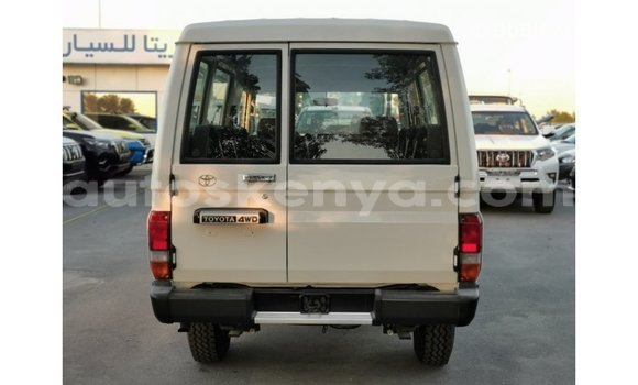Buy Import Toyota Land Cruiser White Car in Import - Dubai in Central Kenya Buy Import Toyota Land Cruiser White Car in Import - Dubai in Central Kenya