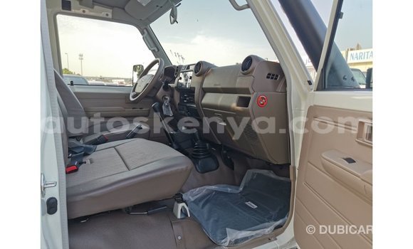 Buy Import Toyota Land Cruiser White Car in Import - Dubai in Central Kenya Buy Import Toyota Land Cruiser White Car in Import - Dubai in Central Kenya