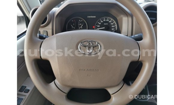 Buy Import Toyota Land Cruiser White Car in Import - Dubai in Central Kenya Buy Import Toyota Land Cruiser White Car in Import - Dubai in Central Kenya
