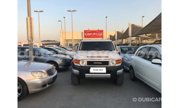 Nunua Imported Toyota FJ Cruiser Nyeupe Gari ndani ya Import - Dubai nchini Kati Kenya Nunua Imported Toyota FJ Cruiser Nyeupe Gari ndani ya Import - Dubai nchini Kati Kenya