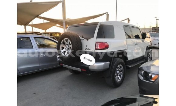 Nunua Imported Toyota FJ Cruiser Nyeupe Gari ndani ya Import - Dubai nchini Kati Kenya Nunua Imported Toyota FJ Cruiser Nyeupe Gari ndani ya Import - Dubai nchini Kati Kenya