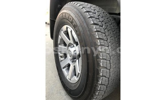 Nunua Imported Toyota FJ Cruiser Nyeupe Gari ndani ya Import - Dubai nchini Kati Kenya Nunua Imported Toyota FJ Cruiser Nyeupe Gari ndani ya Import - Dubai nchini Kati Kenya