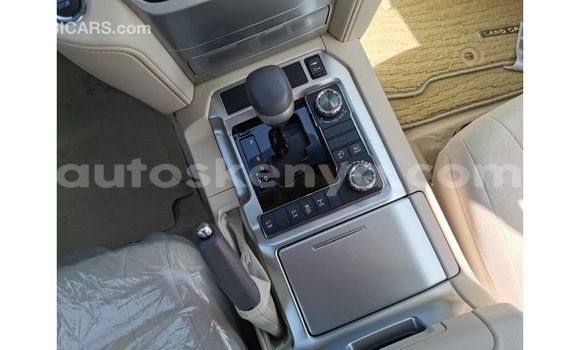 Nunua Imported Toyota Land Cruiser Nyeupe Gari ndani ya Import - Dubai nchini Kati Kenya Nunua Imported Toyota Land Cruiser Nyeupe Gari ndani ya Import - Dubai nchini Kati Kenya