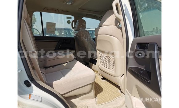 Nunua Imported Toyota Land Cruiser Nyeupe Gari ndani ya Import - Dubai nchini Kati Kenya Nunua Imported Toyota Land Cruiser Nyeupe Gari ndani ya Import - Dubai nchini Kati Kenya