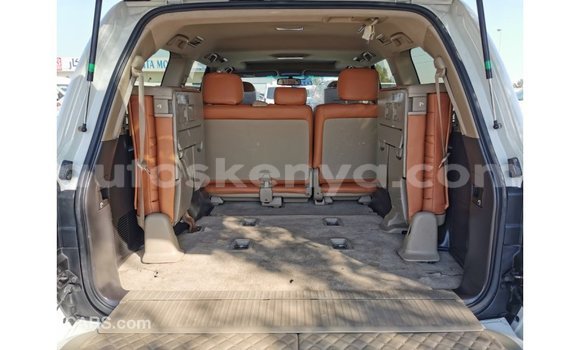Buy Import Toyota Land Cruiser White Car in Import - Dubai in Central Kenya Buy Import Toyota Land Cruiser White Car in Import - Dubai in Central Kenya