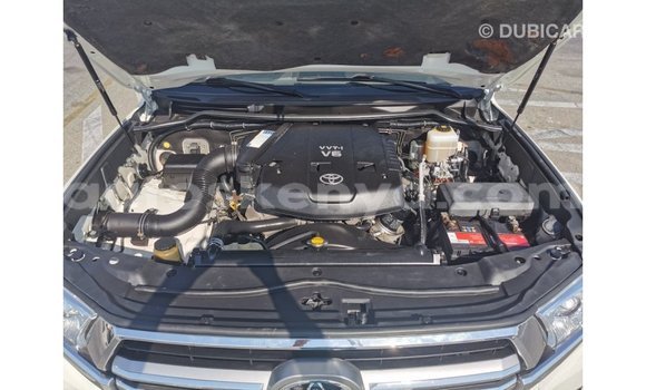 Buy Import Toyota Land Cruiser White Car in Import - Dubai in Central Kenya Buy Import Toyota Land Cruiser White Car in Import - Dubai in Central Kenya