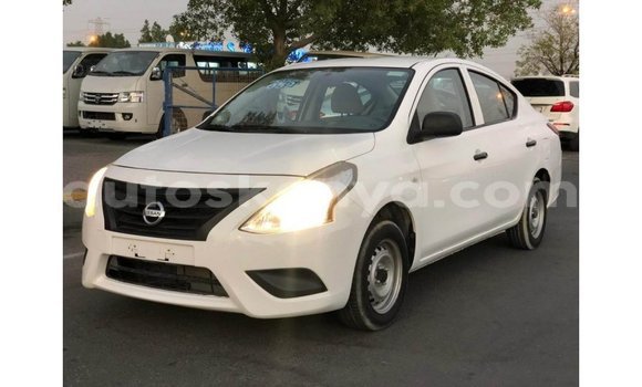 Nunua Imported Nissan Sunny Nyeupe Gari ndani ya Import - Dubai nchini Kati Kenya Nunua Imported Nissan Sunny Nyeupe Gari ndani ya Import - Dubai nchini Kati Kenya