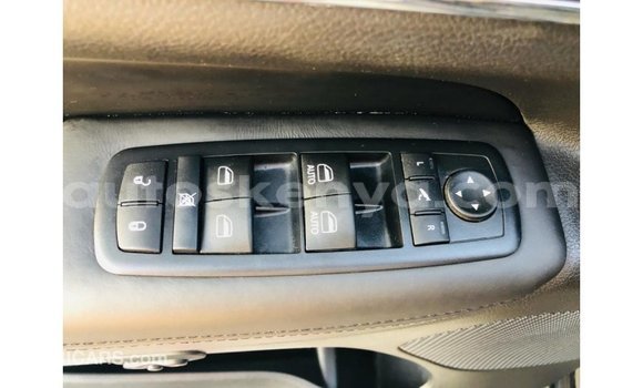 Nunua Imported Jeep Grand Cherokee Nyeusi Gari ndani ya Import - Dubai nchini Kati Kenya Nunua Imported Jeep Grand Cherokee Nyeusi Gari ndani ya Import - Dubai nchini Kati Kenya