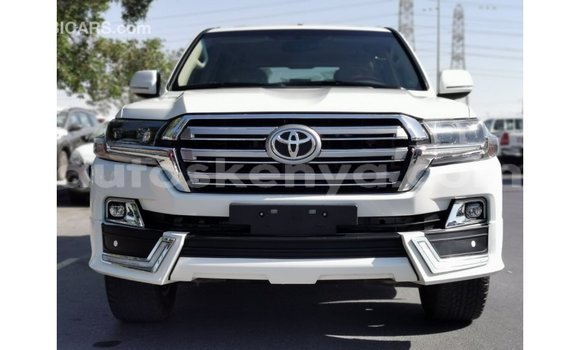 Buy Import Toyota Land Cruiser White Car in Import - Dubai in Central Kenya Buy Import Toyota Land Cruiser White Car in Import - Dubai in Central Kenya