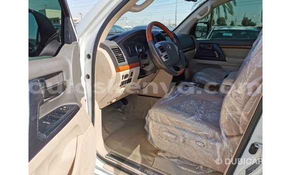Buy Import Toyota Land Cruiser White Car in Import - Dubai in Central Kenya Buy Import Toyota Land Cruiser White Car in Import - Dubai in Central Kenya