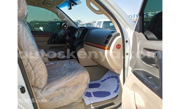 Buy Import Toyota Land Cruiser White Car in Import - Dubai in Central Kenya Buy Import Toyota Land Cruiser White Car in Import - Dubai in Central Kenya
