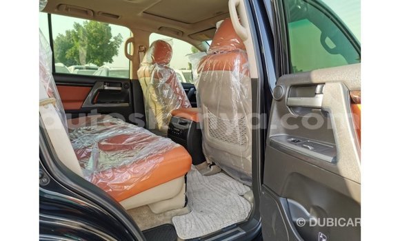 Nunua Imported Toyota Land Cruiser Nyeusi Gari ndani ya Import - Dubai nchini Kati Kenya Nunua Imported Toyota Land Cruiser Nyeusi Gari ndani ya Import - Dubai nchini Kati Kenya