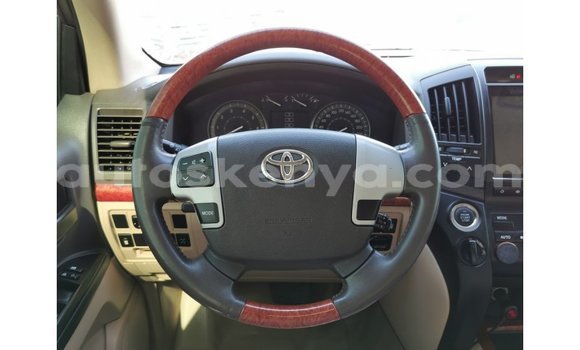 Buy Import Toyota Land Cruiser White Car in Import - Dubai in Central Kenya Buy Import Toyota Land Cruiser White Car in Import - Dubai in Central Kenya
