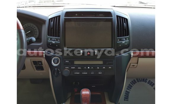 Buy Import Toyota Land Cruiser White Car in Import - Dubai in Central Kenya Buy Import Toyota Land Cruiser White Car in Import - Dubai in Central Kenya