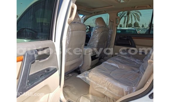 Buy Import Toyota Land Cruiser White Car in Import - Dubai in Central Kenya Buy Import Toyota Land Cruiser White Car in Import - Dubai in Central Kenya