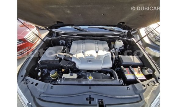 Nunua Imported Toyota Land Cruiser Nyeusi Gari ndani ya Import - Dubai nchini Kati Kenya Nunua Imported Toyota Land Cruiser Nyeusi Gari ndani ya Import - Dubai nchini Kati Kenya